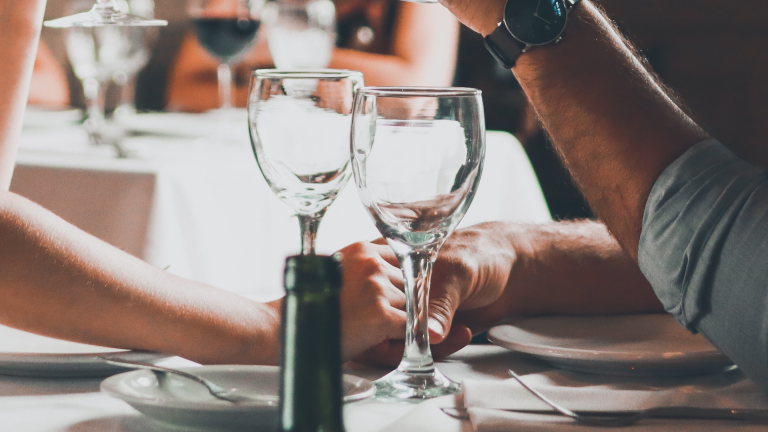 Physical Touch on First Date Should you initiate it or not Good Gentleman