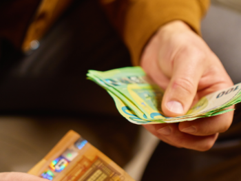 Man counting euro bills to pay for a date, a common sign of a foodie call
